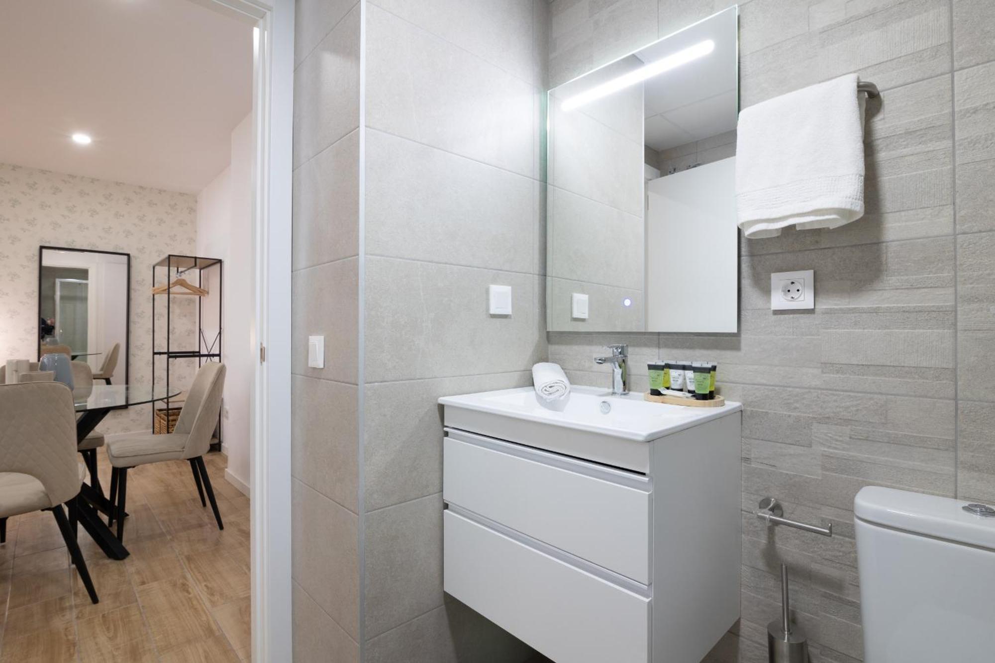 Dormforyou Arena Standard Валенсия Экстерьер фото